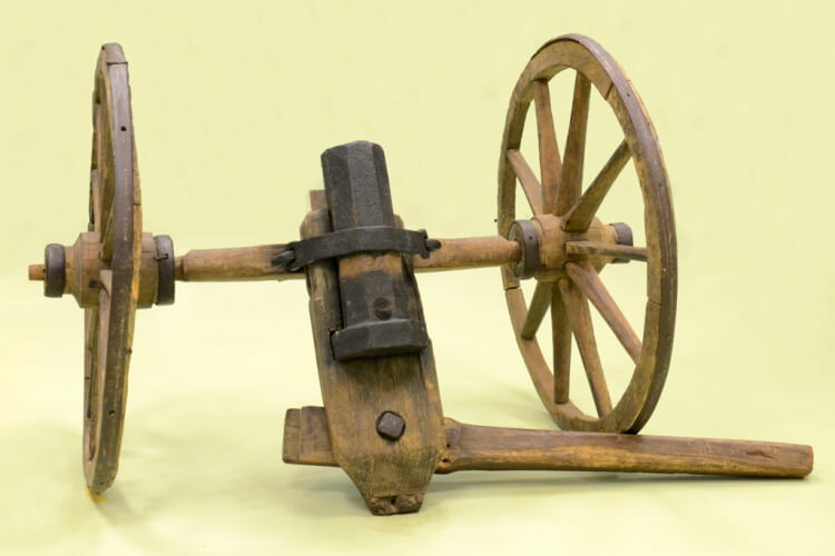 Ovaj drveni top iz 19. stoljeća je korišten u Janji, a danas se čuva u Muzeju Gazi Husref-begove biblioteke u Sarajevu. Ovaj drveni top iz 19. stoljeća je korišten u Janji, a danas se čuva u Muzeju Gazi Husref-begove biblioteke u Sarajevu.